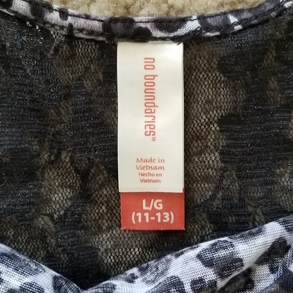 NWT Criss Cross Lace Back Animal Print Top - Picture 3 of 3